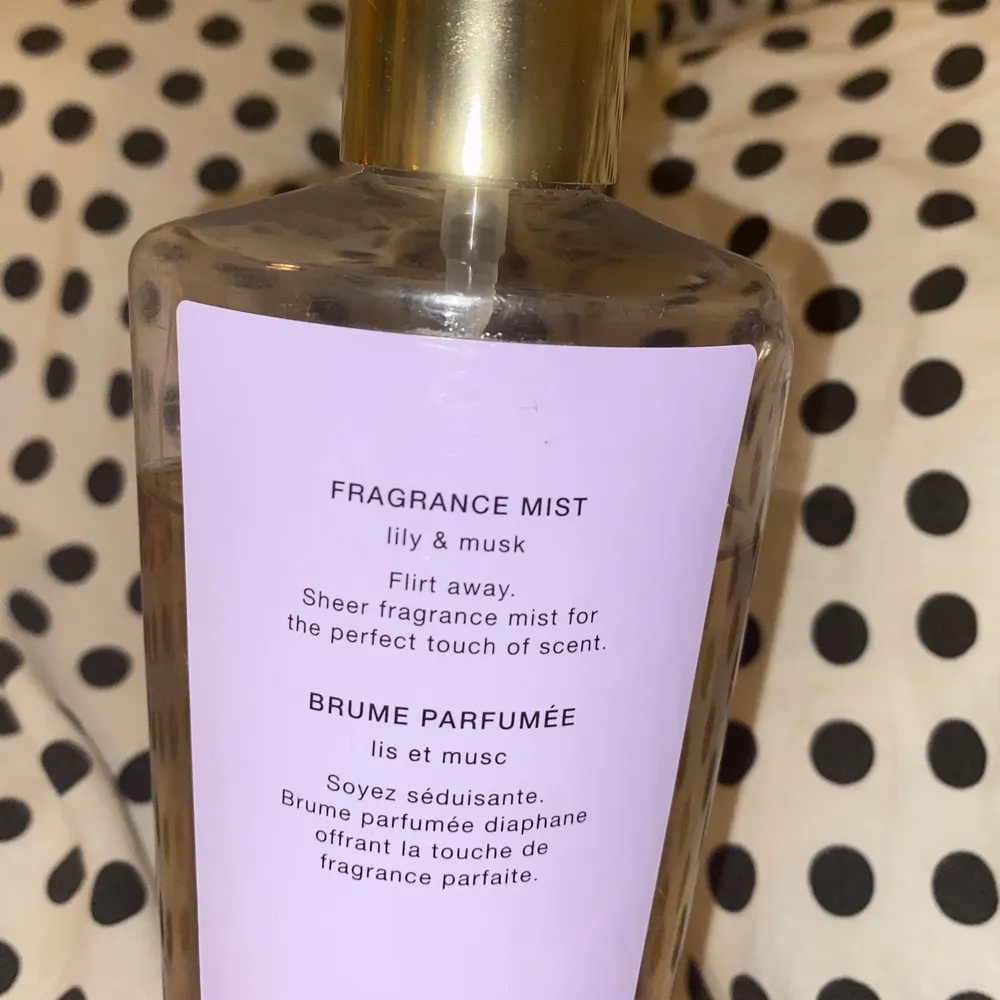 Säljer denna parfym från Victoria’s Secret för 150 kronor+frakt på 66 kronor . Accessoarer.