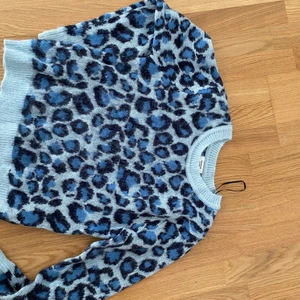 Leopard tröja - Leopardtröja stl S. Jättefint skick!