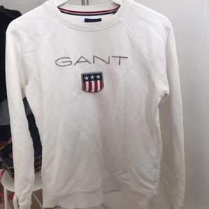 Gant tröja - Fin Gant sweatshirt, givetvis äkta!🤎 Passar Xs-m. Som ny. Nypris 800kr