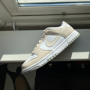 Nike Dunk ”Next nature” - Finns i storlek 38 39 40 o 41! Grymt snygga skor o perfekta nu när vädret börjar bli finare🌞