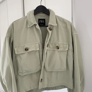 Vårjacka från Zara  - Bra skick💚 frakt tillkommer 
