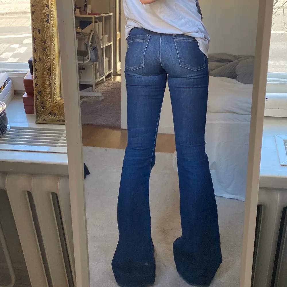 Bootcut jeans från DL1961 storlek 25! Jättebra skick och sparsamt använda 💞nypris runt 2000kr. Jeans & Byxor.