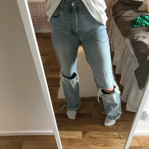 Jättesnygga jeans! - Ett par jeans från zara som är slutsålt överallt. Ganska långa men jag själv tycker det är snyggt!  