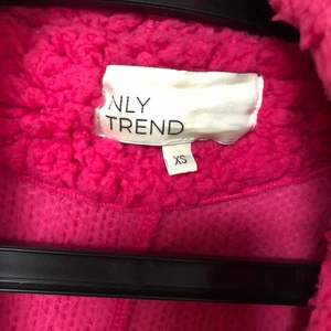 Teddykappa  - Serise med fickor i sidorna