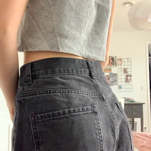 svarta jeans - svarta jeans i strl 36. Jag är 169cm🦋