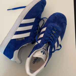 Adidas Gazelle skor  - använda 2 gånger, fint skick 💙