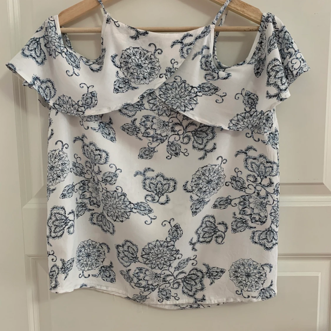 Cold shoulder topp  - 90