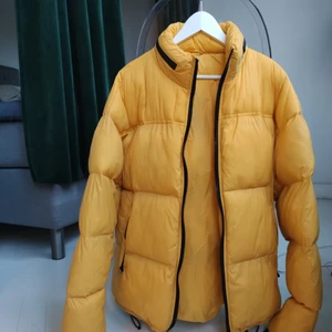 Zara Man storlek L  - Cool jacka, endast använd 1 gång. Köpare står för frakt. Betalning via Swish. 