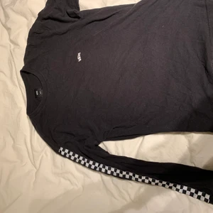 Vans longsleeve - Vans longsleeve. Bra skick inköpt på carlings för 599kr