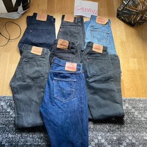 Vintage (501) levis! baggyfit  - Säljer 5 stycken levis (501) som passar baggy! storlekar som finns: 1. W28.30 2. W28/32 3.W28/34 4.W28/34 5.W28/32  ( Båda blå ljusa levis e sålda) 5 kvar!