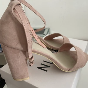 Klackar  - Klackar från Nelly i storlek 38 