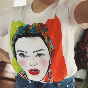 T- shirt från Zara - Superfin T- shirt från Zara i nyskick. Köpt för cirka ett år sedan men aldrig använd. 