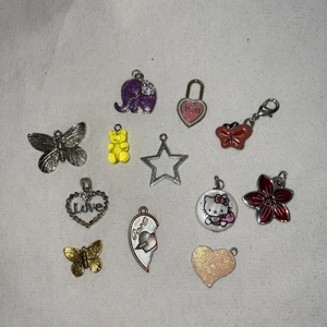 ALLT FÖR 30kr - Alla berlocker på bilden för 30kr. Frakt på 12kr tillkommer. 💗