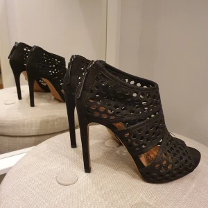 Klackskor använda 1 gång  - Köpta från H&M använda endast en gång i storlek 37