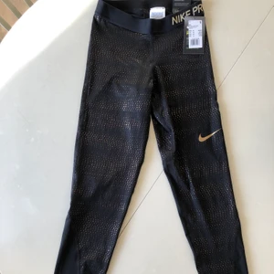 Nike PRO träningstights - Aldrig använda träningstights från Nike. 