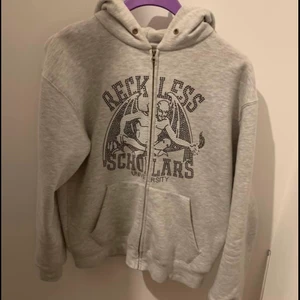 Reckless hoodie size M - Limiterad tröja och är flawless skick 8,5/10 och fraktas för 66kr spårbart