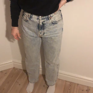 Jeans  - Urtvättade jeans från Gina tricot. Orginalpris: 400kr