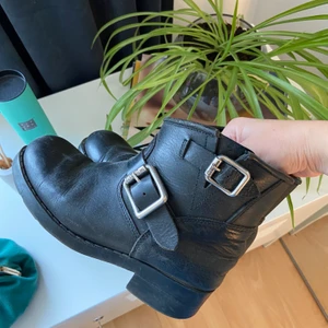 Johnny Bulls - Använda Johnny bulls men i fint skick och låg modell. Storlek 36💖