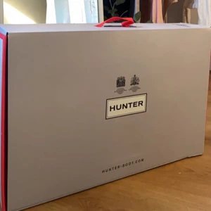 Oanvända hunters stövlar - Stövlar från hunter i glossy som endast blivit provade, alltså nyskick!🖤🖤