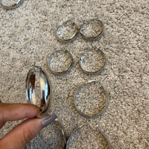 Örhängen - Oanvända örhängen 10kr/st