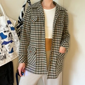 Kavaj från paris - Denna svin fina kavaj jacka som min mor hade under tiden hon bodde i paris, frakten kostar 49kr✨