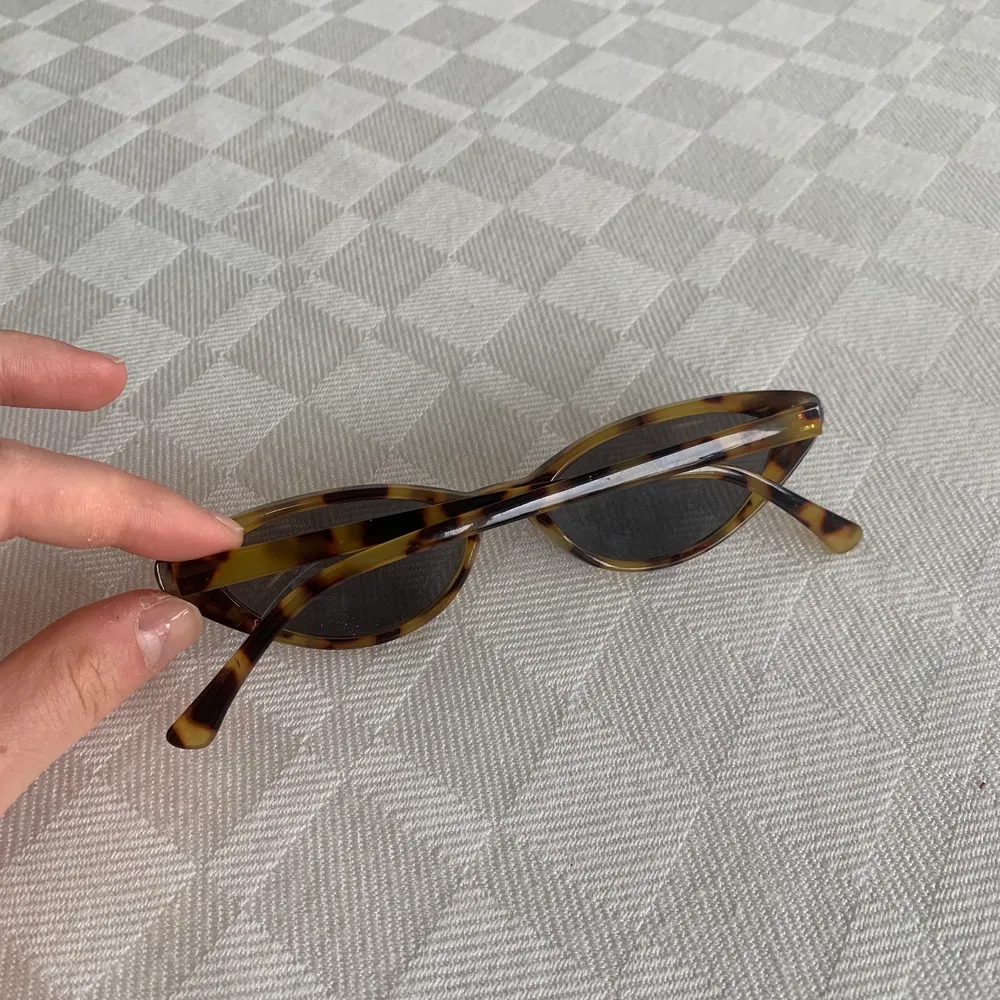 Skitballa glasögon köpta i Paris men som inte kommer till användning längre. Accessoarer.