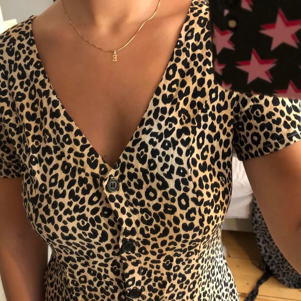 Leopardmönstrad klänning, endast använd 1 gång 💕köparen står för frakten . Klänningar.