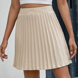 Kjol  - Kjol från shein i storlek M. Skulle även säga att den passar en S. Aldrig använd. 100kr och köpare står för frakt. Pris kan diskuteras ☺️