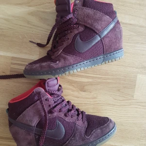 NIKE high sneakers  - Mocka/skinn, använda fåtal gånger. Storlek 38