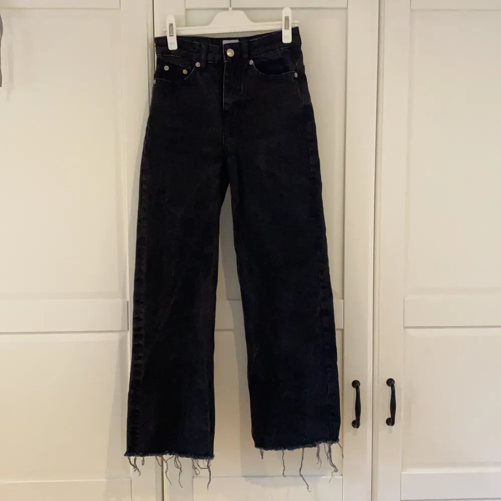 Svarta jeans från lager 157. Andvända några gånger men fint skick, storlek xxs. Köparen står för frakten.. Jeans & Byxor.