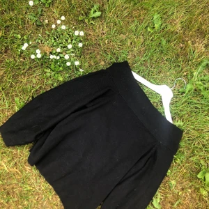 Stickad off shoulder tröja - Stickad, säljes pga flytt