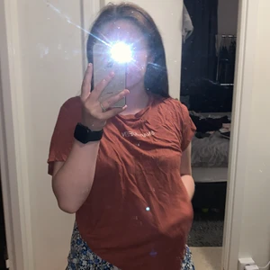 Divided - Rosa tröja dör det står snap Queen 