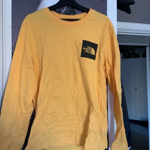 The north face långärmad  - Långärmad T-shirt från the north face, i nyskick 💛