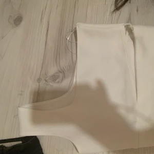 Tröja/linne - Älskar men den är för lite 