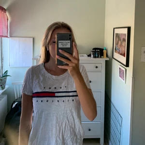Tommy Hilfiger t-shirt  - Vit Tommy Hilfiger t-shirt i nyskick 