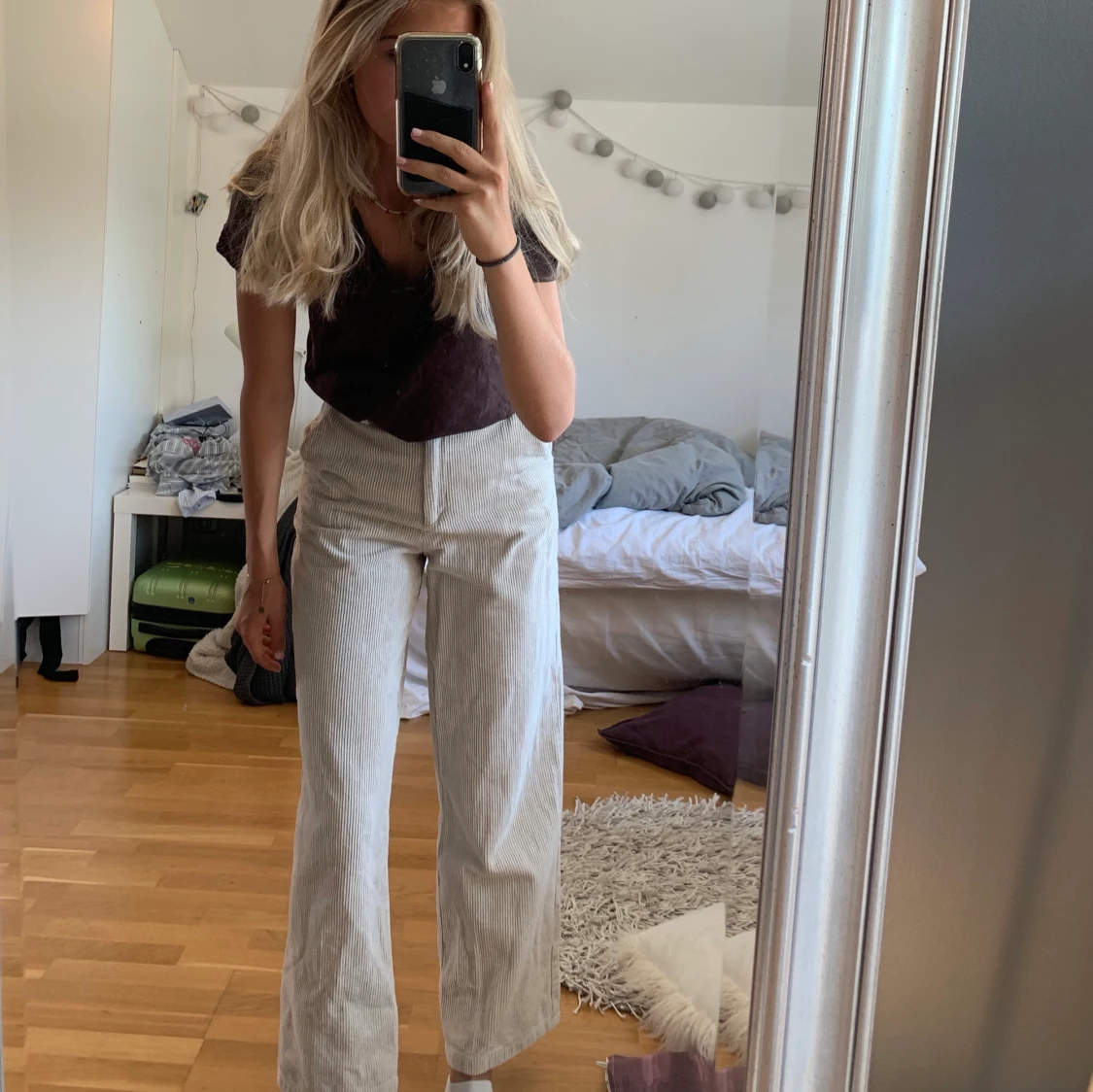 Manchesterbyxor från NA-KD i storlek 34