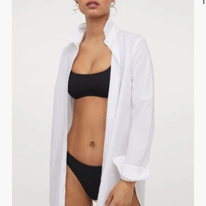 Bikini underdel - Köpt på H&M. Aldrig använd. Säljer pga inget för mig. Kan inte lämna tillbaka pga av inget kvitto kvar så säljer den här ist💗