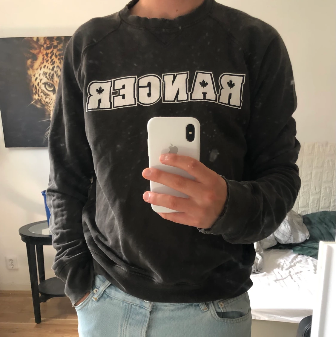 Disquared tjocktröja, köpt för 1500kr, säljer för 350kr(hål i armhålan som kan sys)