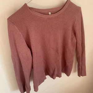 snygg tjocktröja  - Väldigt bekväm och har inga slitningar. 