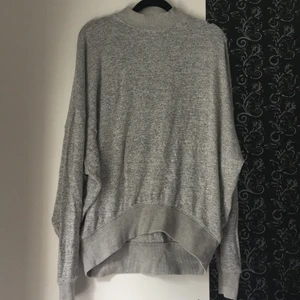 Tröja - Tröja från TopShop i storlek 40 köpt 2018. Använd fåtal gånger så den är så gott som ny! 