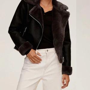 Snygg jacka  - Säljer nu denna skitsnygga jacka, då den inte kommer till användning. Den är helt ny, & aldrig använd! Köpt för 600kr i storlek L. Buda!