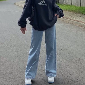 vintage levis 501 - säljer mina vintage levis 501, knappt använda (lånade bilder) passar samma som bilden :) skriv för att köpa eller om ni har nån fråga :)