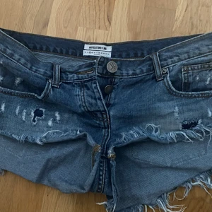 Helt nya äkta shorts  - Helt nya inga skador märke one x oneteaspoon 