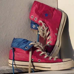 converse  - Converse använda 200 kr, rosa, blåa och vita. Alla skor är i st 41