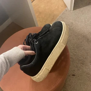 Svarta eytys  - Svarta eytys i fint skick! Stl 36