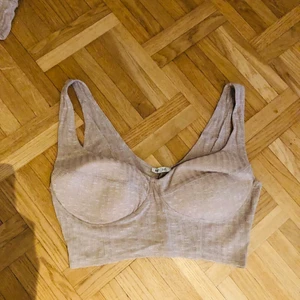 Set Nelly - Mjukt set (byxa och topp) från Nelly. Aldrig använt. Beige. Strl L