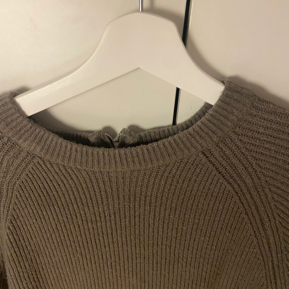 Olivgrön stickad tröja - 90