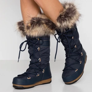 Navy Blue Waterproof Winter Moon Boots - Beautiful boots that unfortunately haven’t been in worn yet. They were a little too big for me (size 38), as they are made for a size 39-40. They’re waterproof, beautiful and perfect for the winter! Originally purchased for 1 825 kr. 