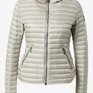 Colmar jacka  - Säljer denna colmar jacka som jag aldrig använt!! Köpt för 3000, säljer även en till fast svart!