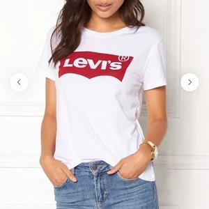 Levis t shirt - Knappt använd! Äkta! Köparen står för frakten!